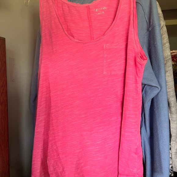 Bundle of 6 tank tops - Picture 4 of 7